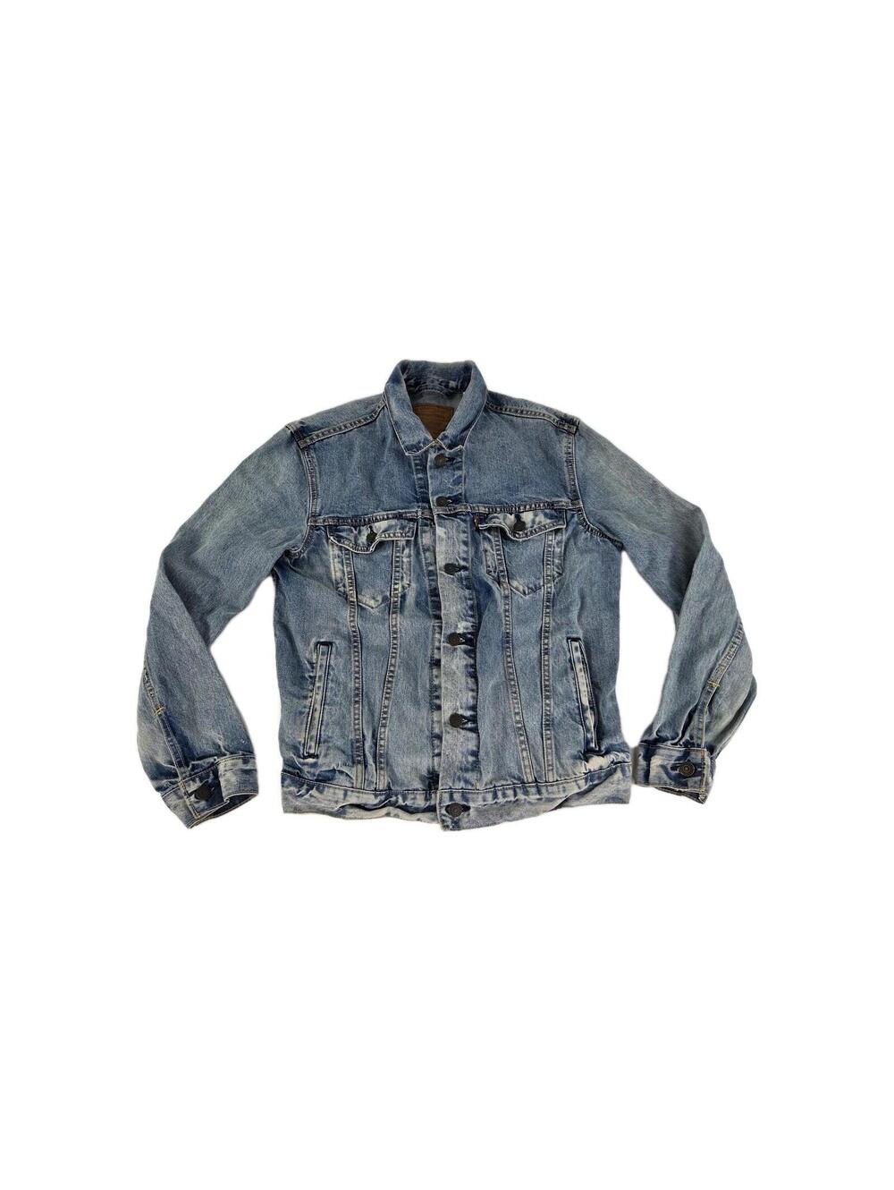 Levi's medium wash denim trucker jacket Size M Distressed Button Jeans Jackets